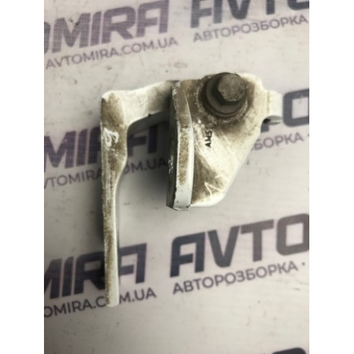 Петля двери задней левой нижняя Ford Focus 3 2011-2017 1781669